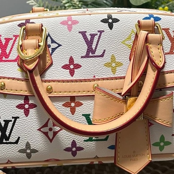 Meet your Posher, Celebrity Fashion Stylist
Posting curated fashion - Picture 2 of 3